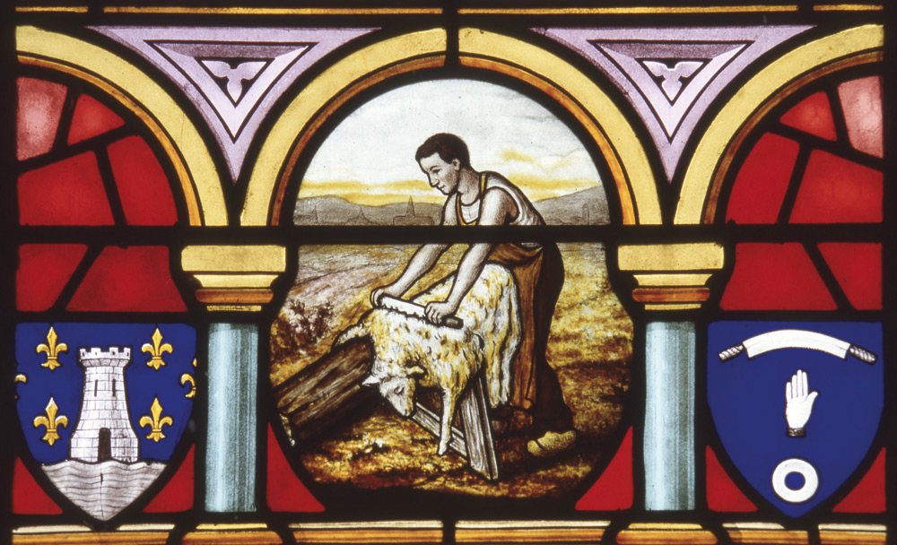 Exposition Ganterie et chamoiserie, musée Bernard d'Agesci, verrière pour l'église de Saint-Liguaire, commandée par le chamoiseur Léon Rousseau à l'atelier bordelais G.-P. Dagant ©CAN