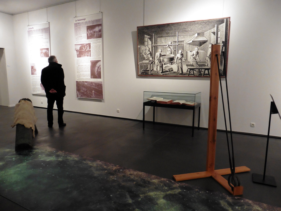 Exposition Ganterie et chamoiserie, musée Bernard d'Agesci, 8 siècles d'histoire ©CAN