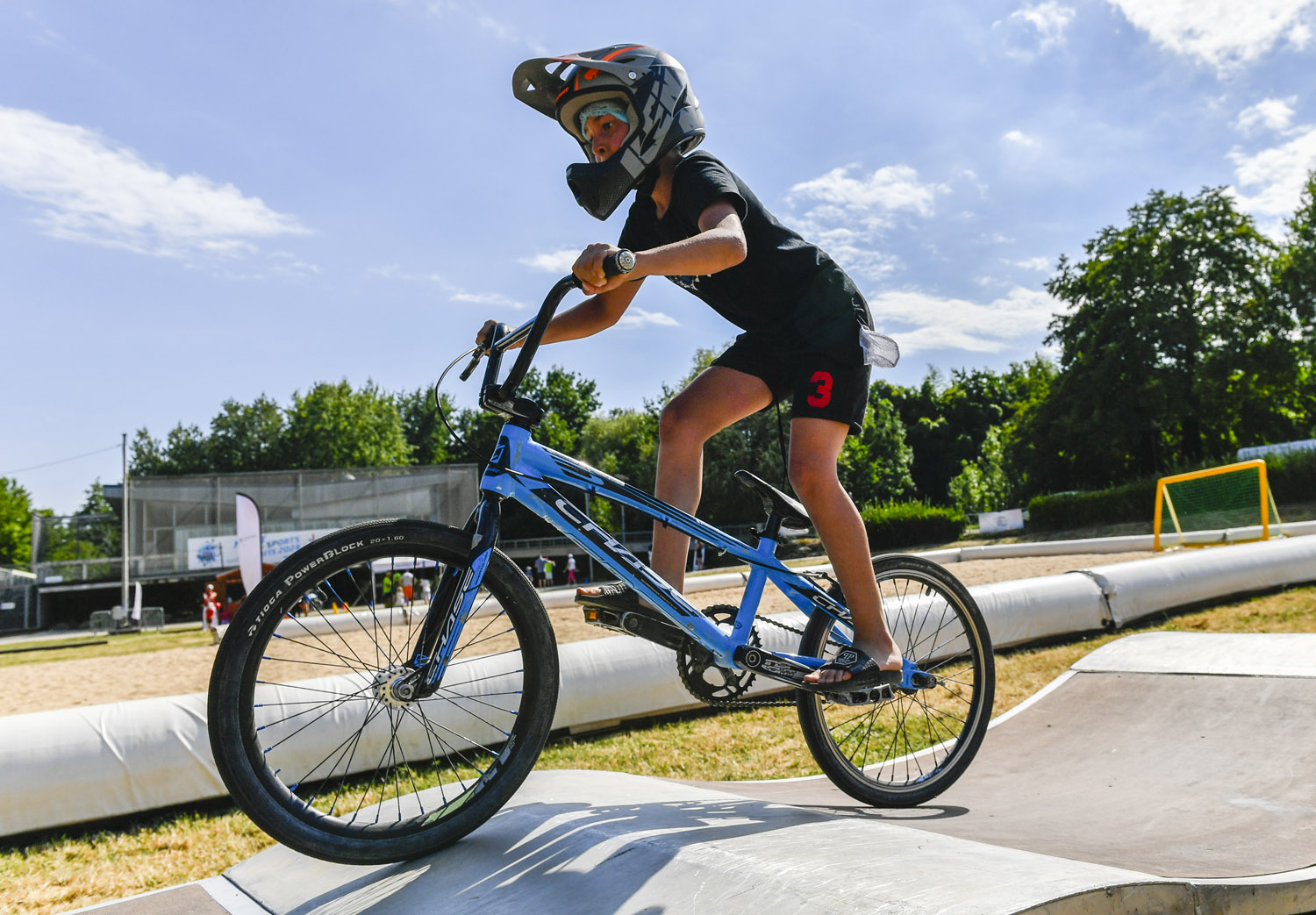 Activites sportives et ludiques a Niort plage.